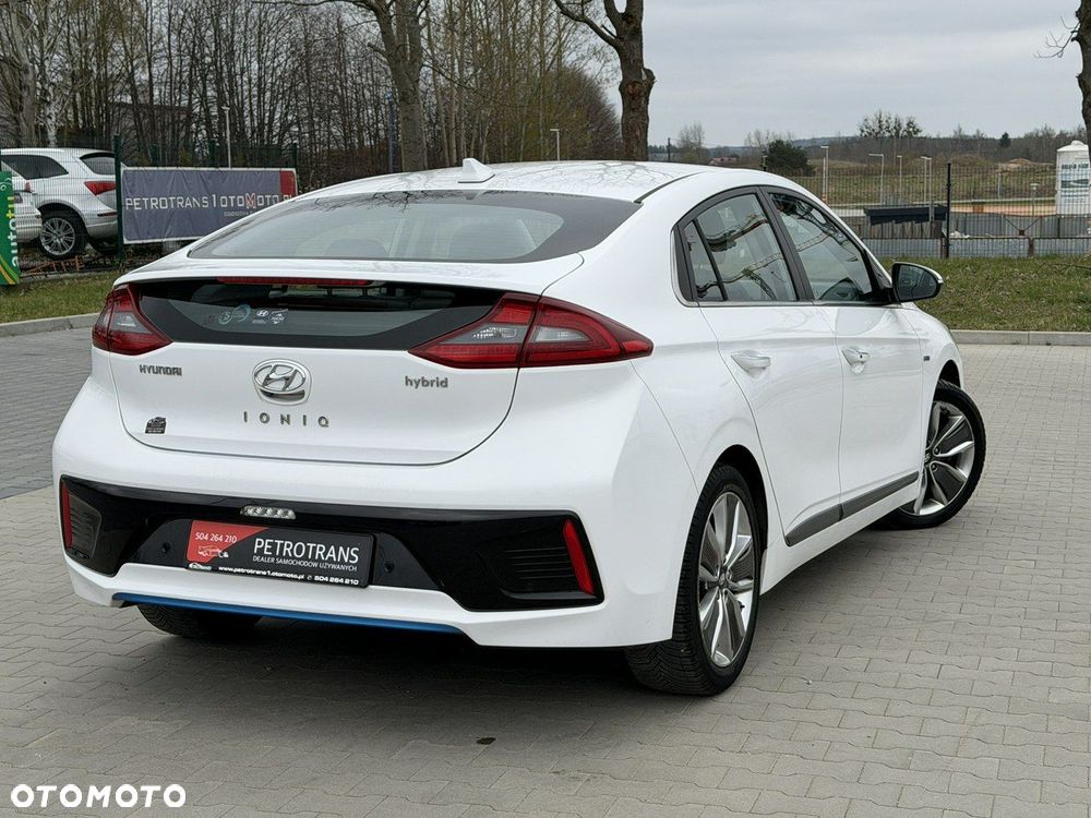 Hyundai IONIQ - 10