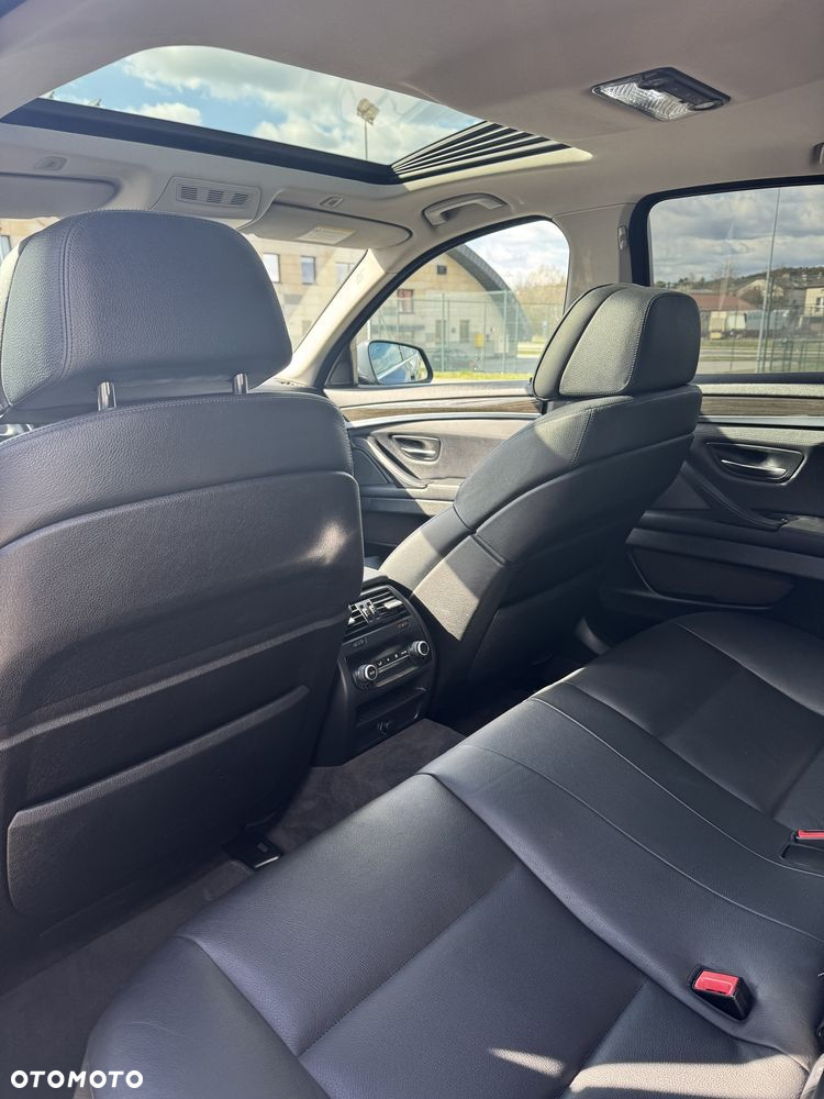 BMW Seria 5 525d xDrive - 10