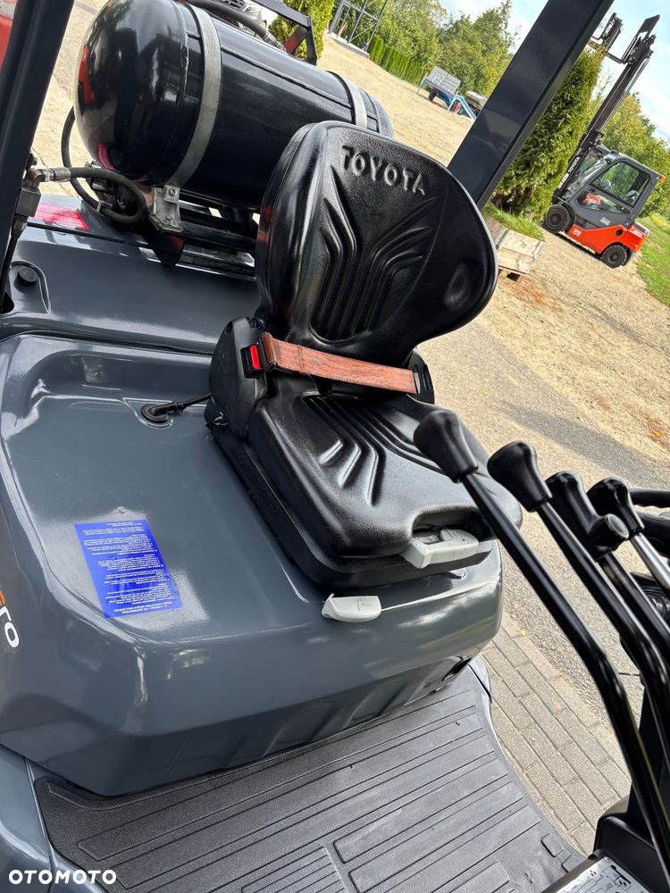 Toyota wózek widłowy 8FGF18 JAK NOWY! 3038h! LPG 63 800 netto - 17