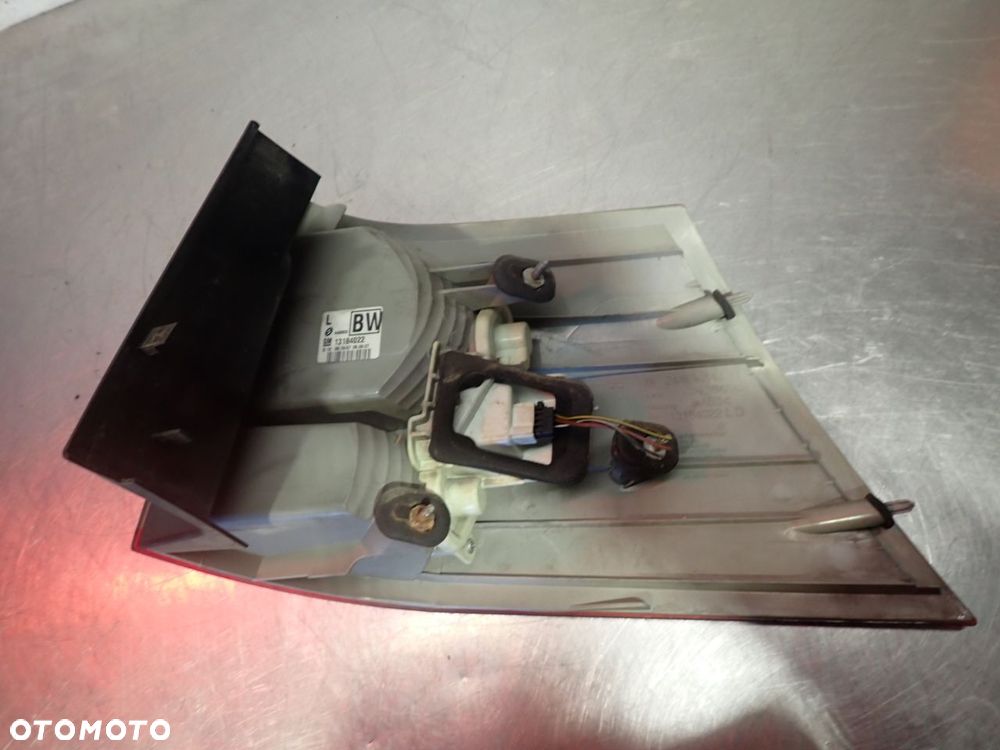 LAMPA LEWA TYLNA OPEL VECTRA-C 2.2 - 4
