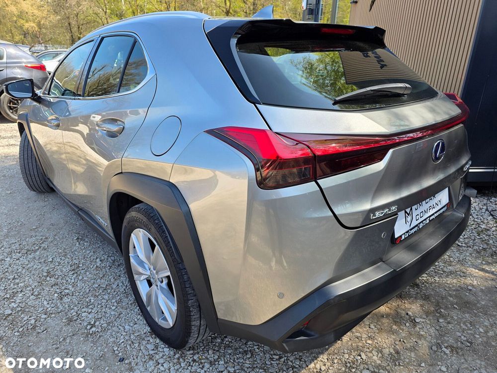 Lexus UX - 5