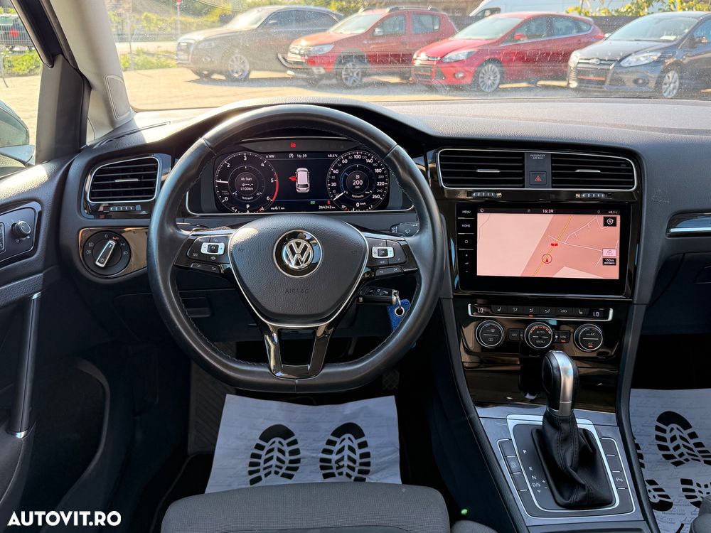 Volkswagen Golf - 10