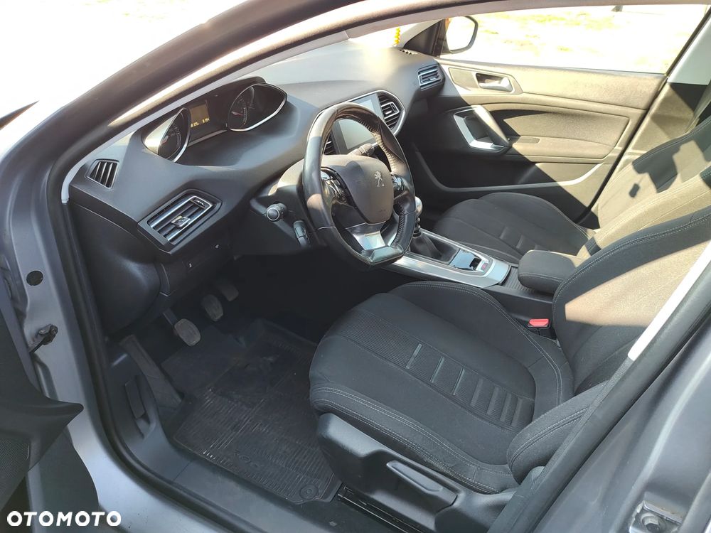 Peugeot 308 1.6 THP Allure - 16