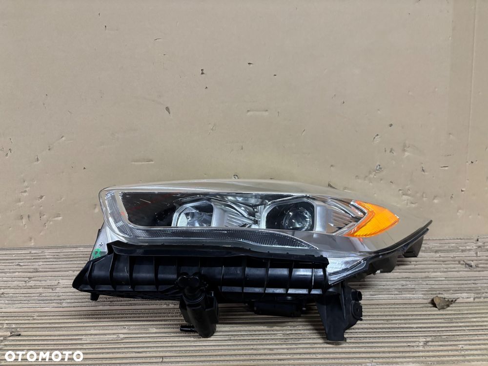 Ford Kuga MK2 lift lampa lewa Xenon  skrętny - 2
