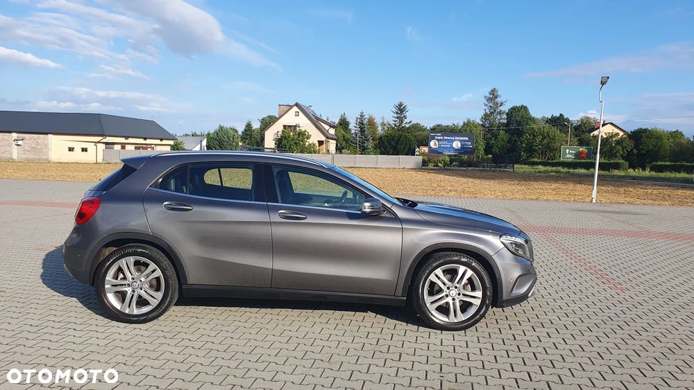 Mercedes-Benz GLA 180 UrbanStyle Edition - 12