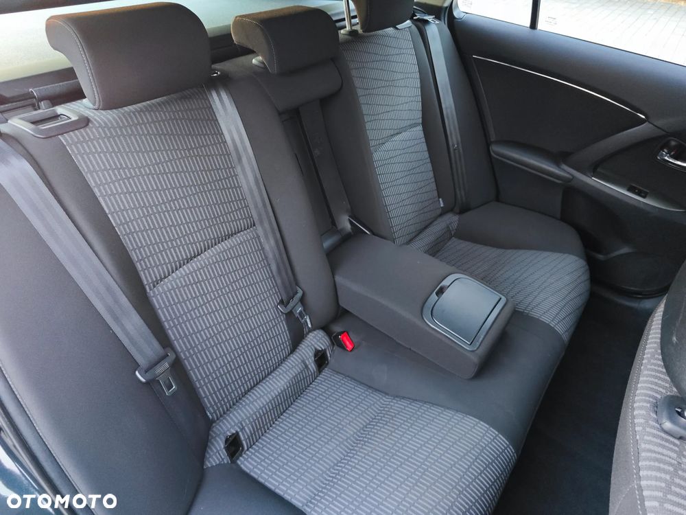 Toyota Avensis 1.8 Sol plus NAVI - 24