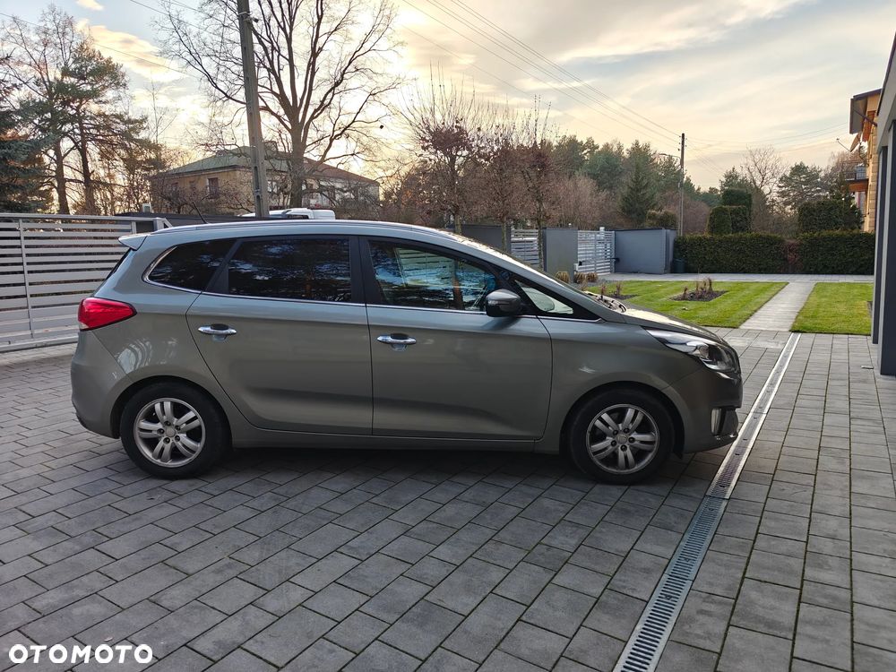 Kia Carens - 1