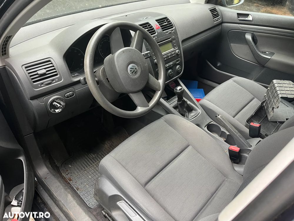 Dezmembrez VW Volkswagen Golf 5 2005 1,6 FSI benzina BAG albastru cutie 6+1 GVV - 11