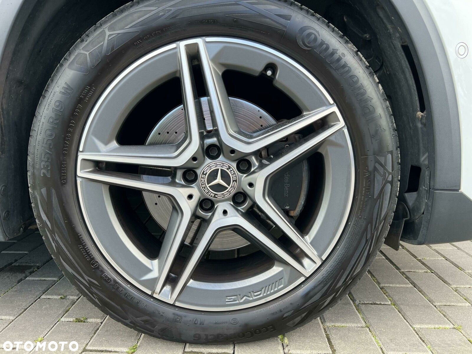 Mercedes-Benz GLA - 33