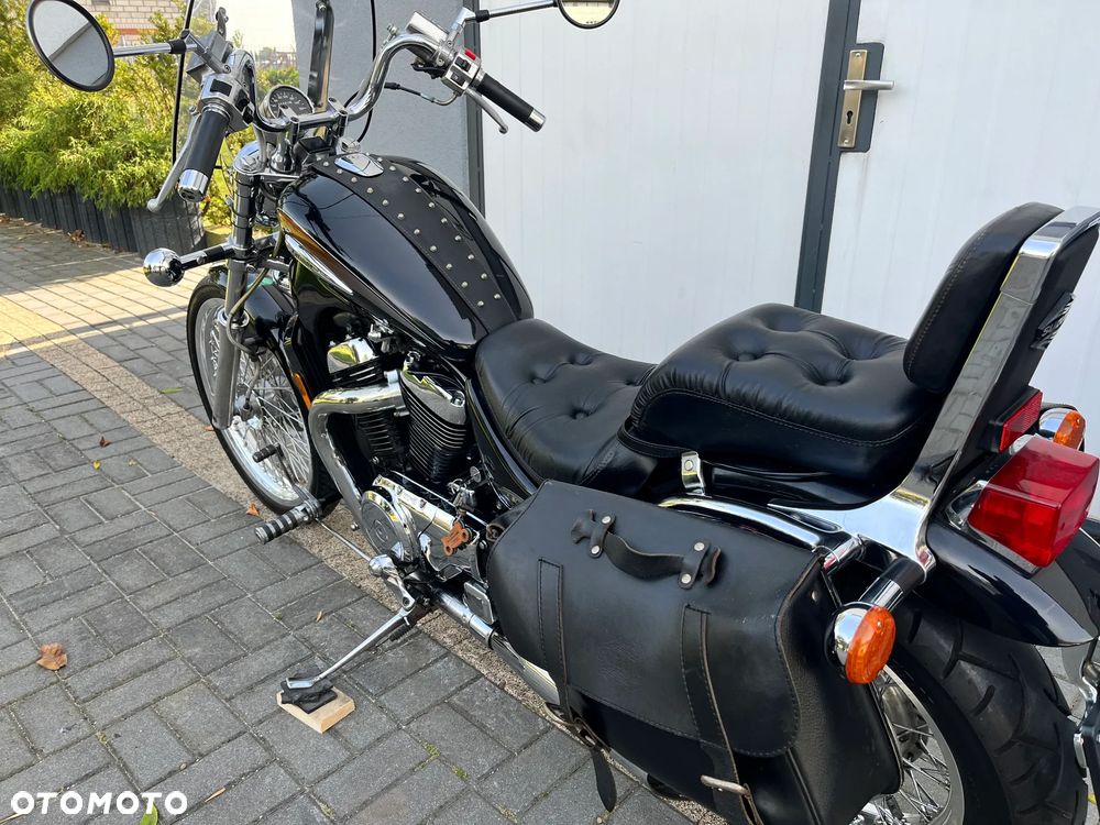 Suzuki Intruder - 13