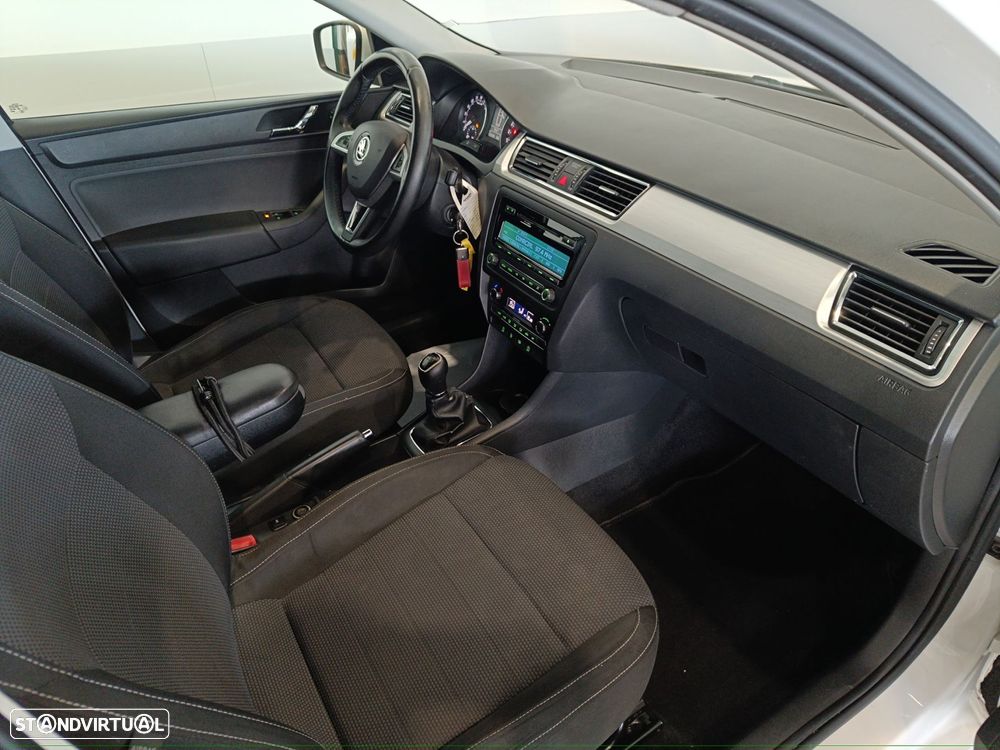 Skoda Rapid Spaceback 1.6 TDi Active - 16