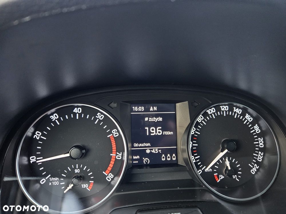 Skoda Fabia 1.0 MPI Clever - 27