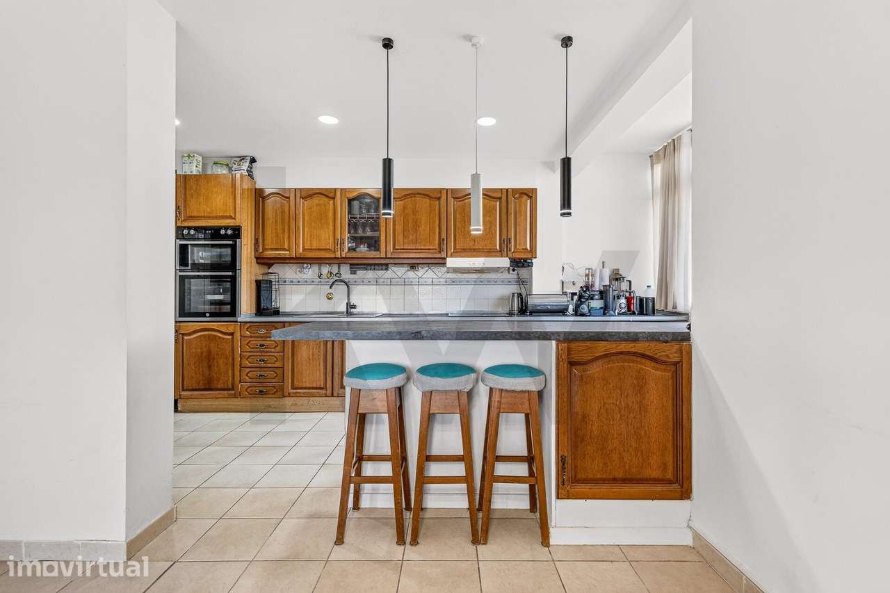 Apartamento T3 com 2 varandas e BOX - Grande imagem: 3/25