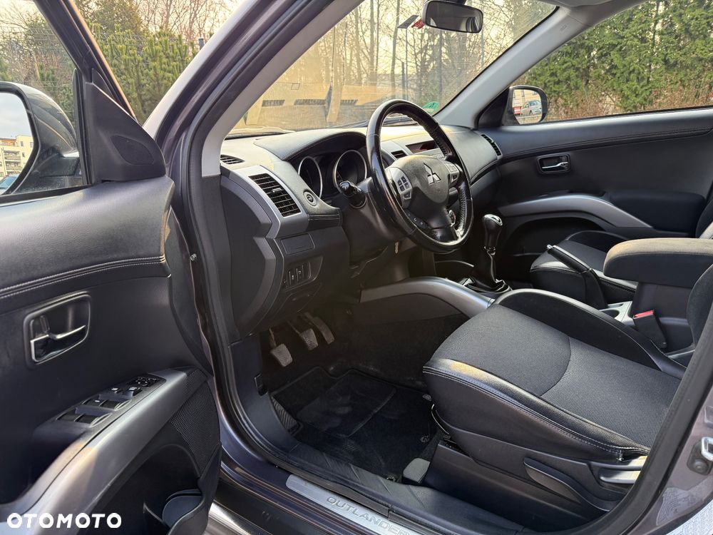 Mitsubishi Outlander 2.0 2WD Invite - 16