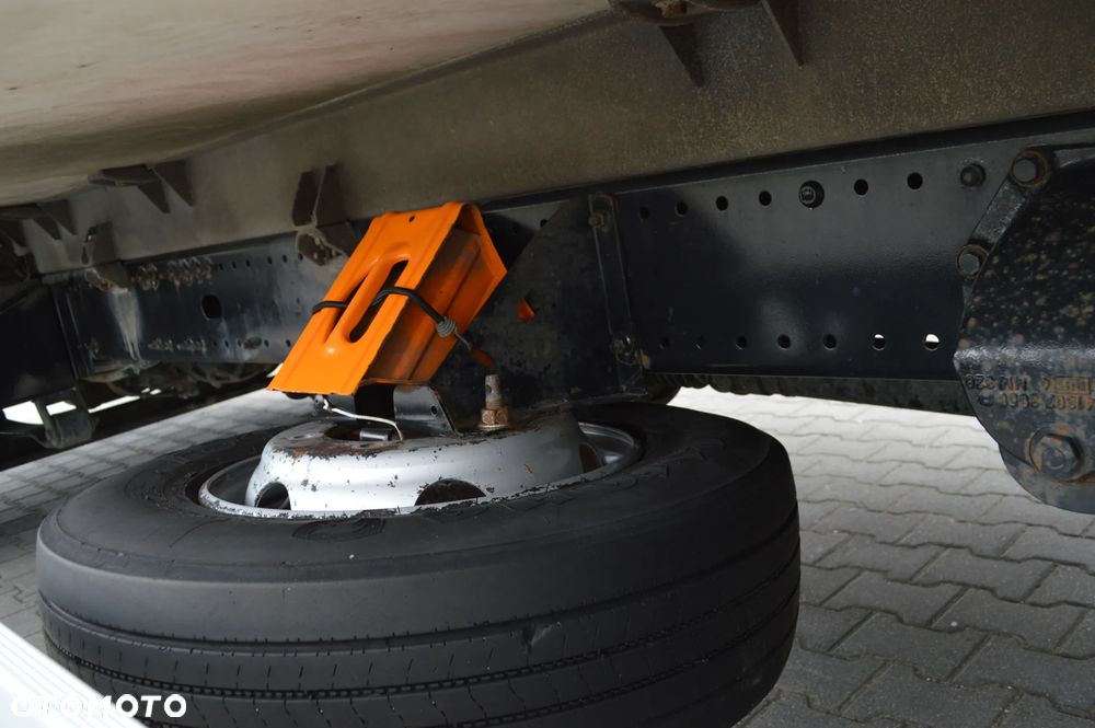 MAN TGL 10.180 CHŁODNIA IZOTERMA KONTENER DRZWI - 11