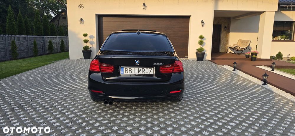 BMW Seria 3 328i - 2