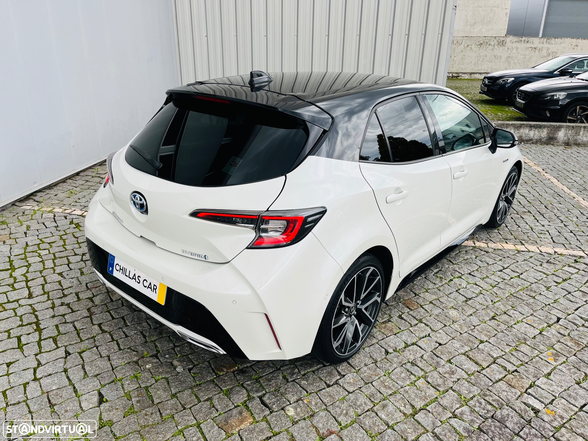 Toyota Corolla 2.0 Hybrid Luxury Black - 16
