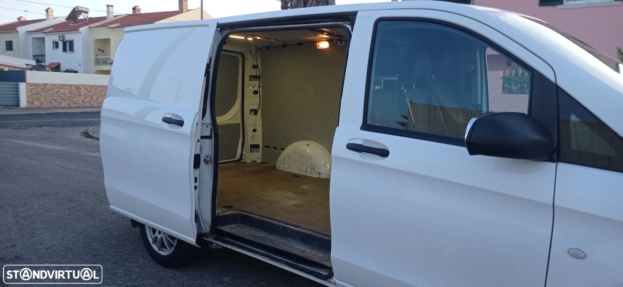 Mercedes-Benz Vito 114 CDi Automática - 11