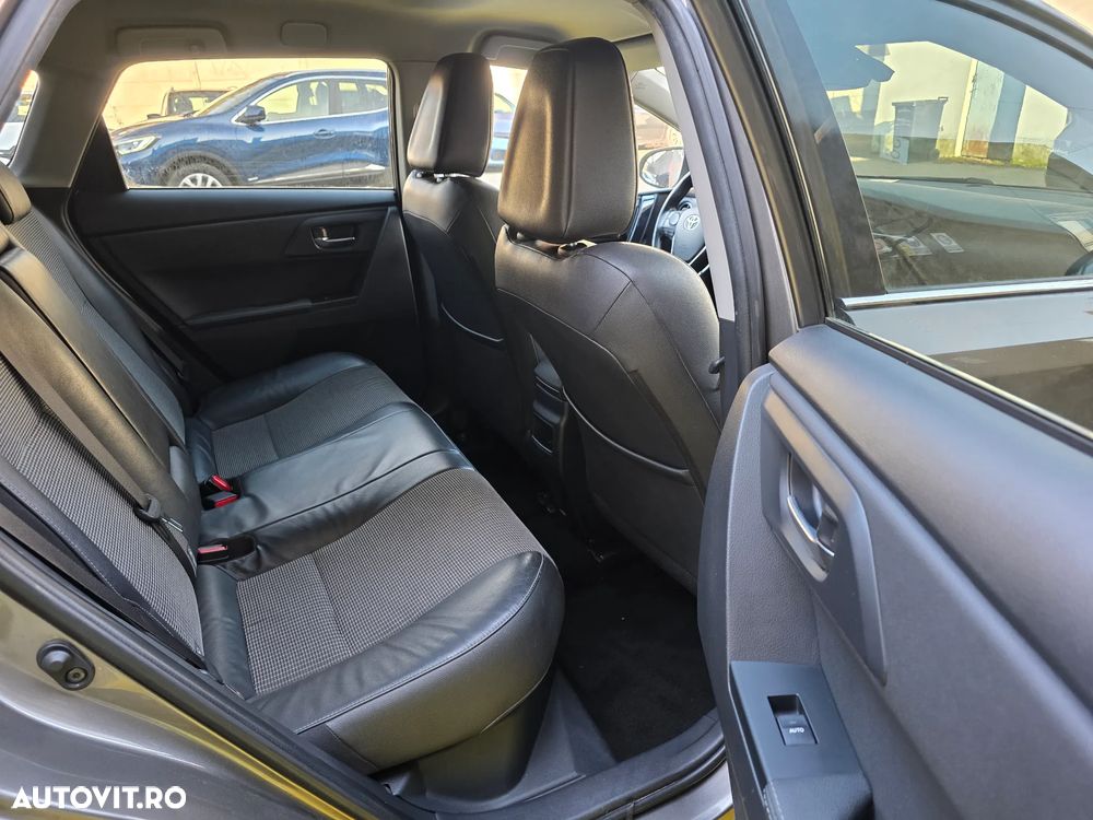 Toyota Auris 1.8 L VVT-i TS Hybrid Sol+ - 11