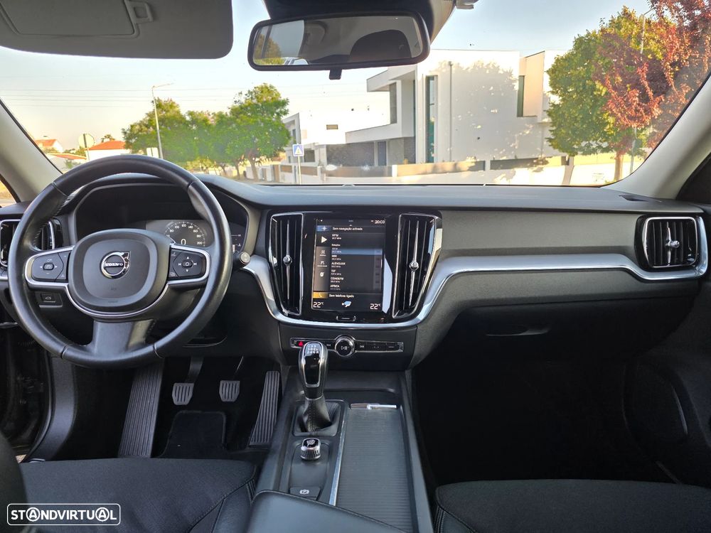 Volvo V60 2.0 D3 Momentum Core - 6