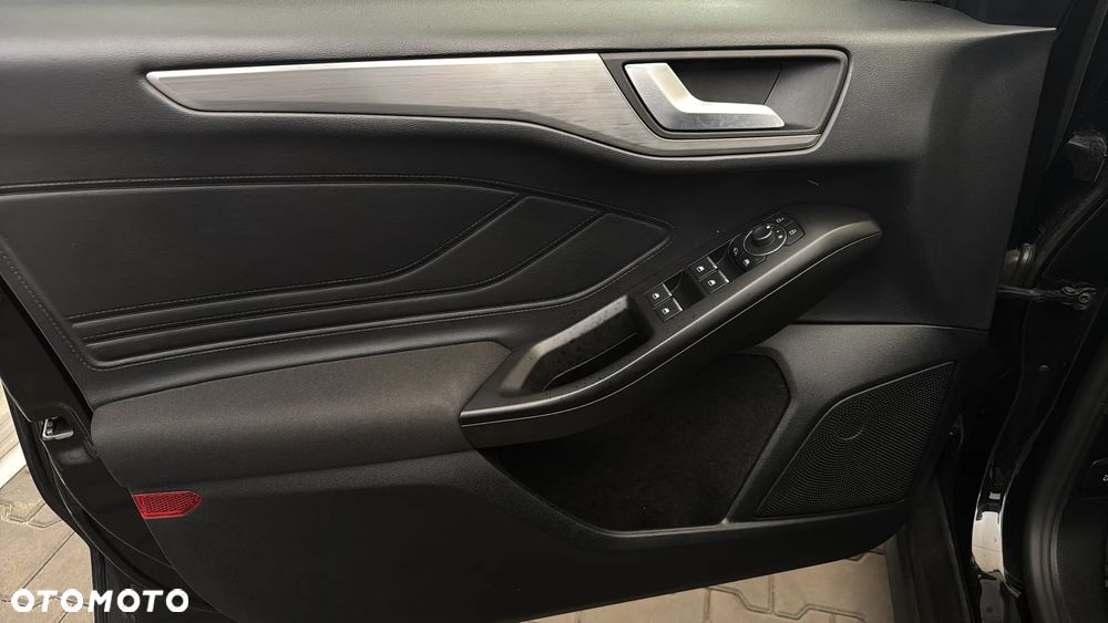 Ford Focus 1.0 EcoBoost Titanium X - 24