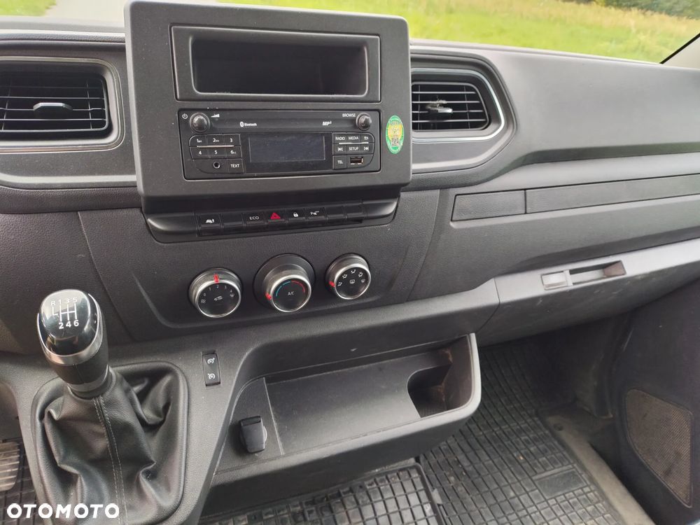 Renault Master 2,3 136KM, brygadówka 7 os. 2020r. - 8
