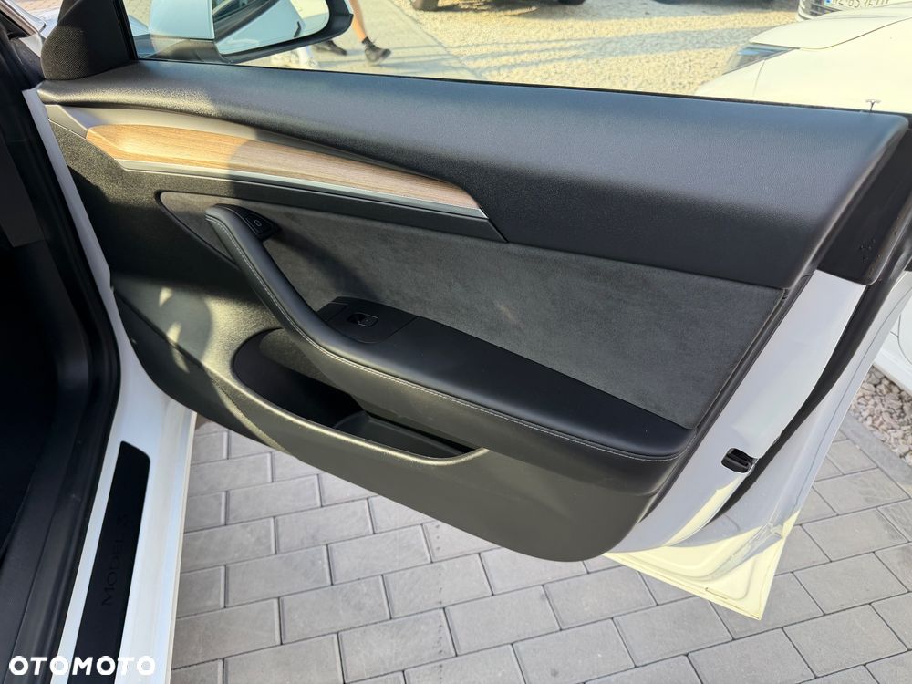Tesla Model 3 - 30