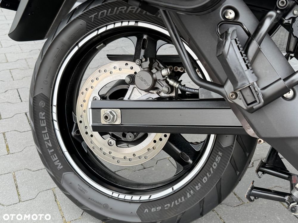 Suzuki V-STROM - 12