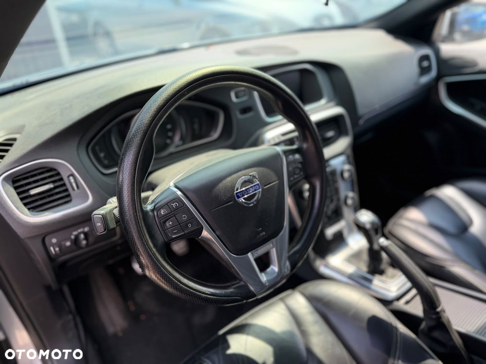 Volvo V40 D4 Drive-E R-Design Summum - 19
