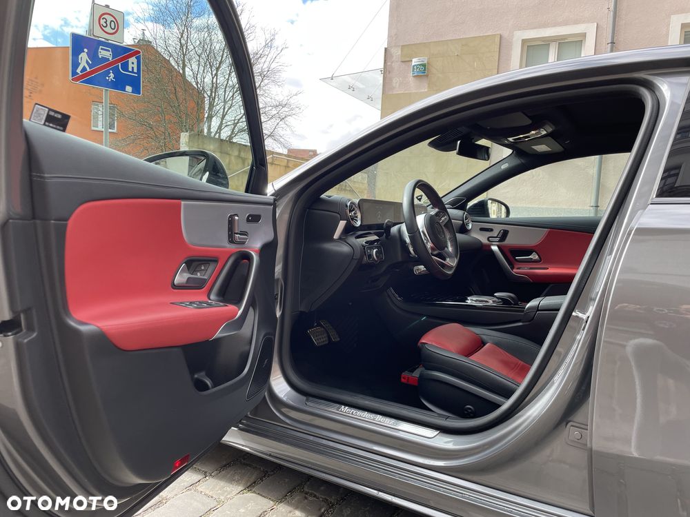 Mercedes-Benz Klasa A 220 4-Matic AMG Line 7G-DCT - 3