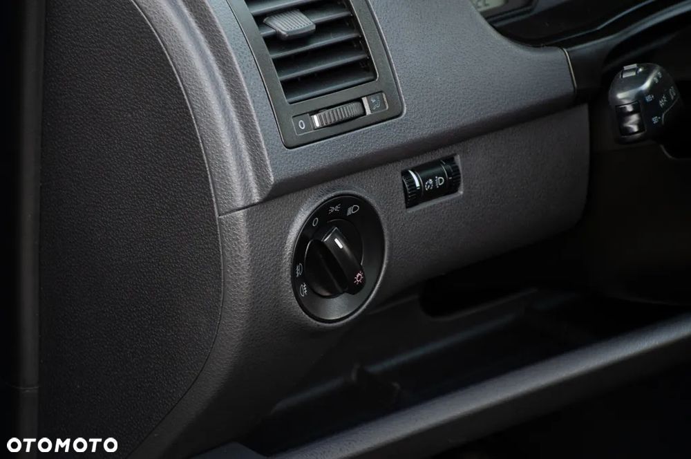 Volkswagen Polo 1.6 United - 32