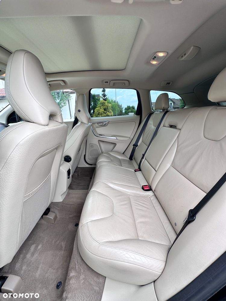 Volvo XC 60 D3 Momentum - 8