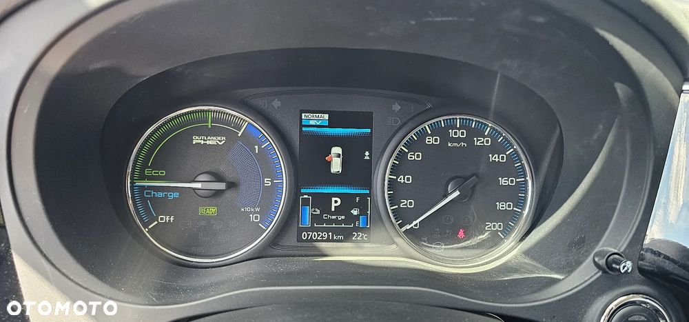 Mitsubishi Outlander Intense + - 23