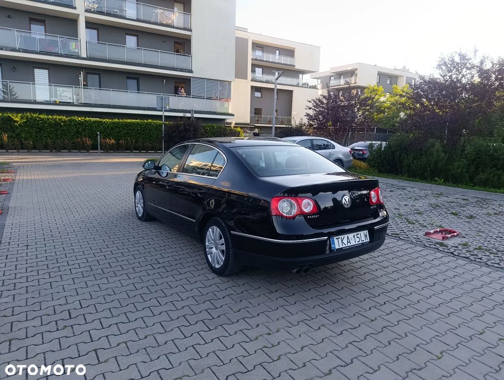 Volkswagen Passat 2.0 TDI Trendline - 16