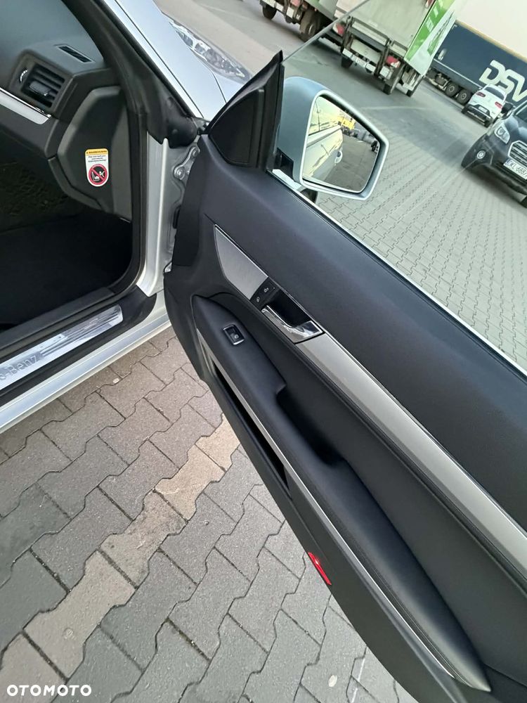 Mercedes-Benz Klasa E 220 CDI DPF BlueEFFICIENCY 7G-TRONIC Avantgarde - 26