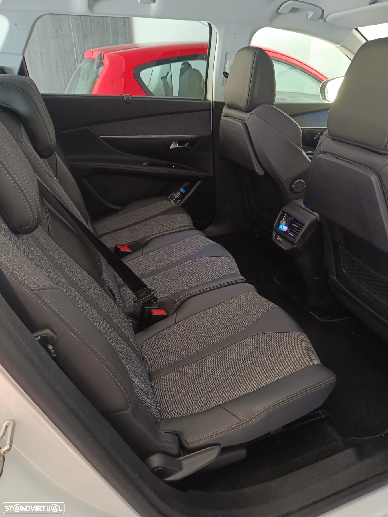 Peugeot 5008 1.5 BlueHDi Allure EAT8 - 14