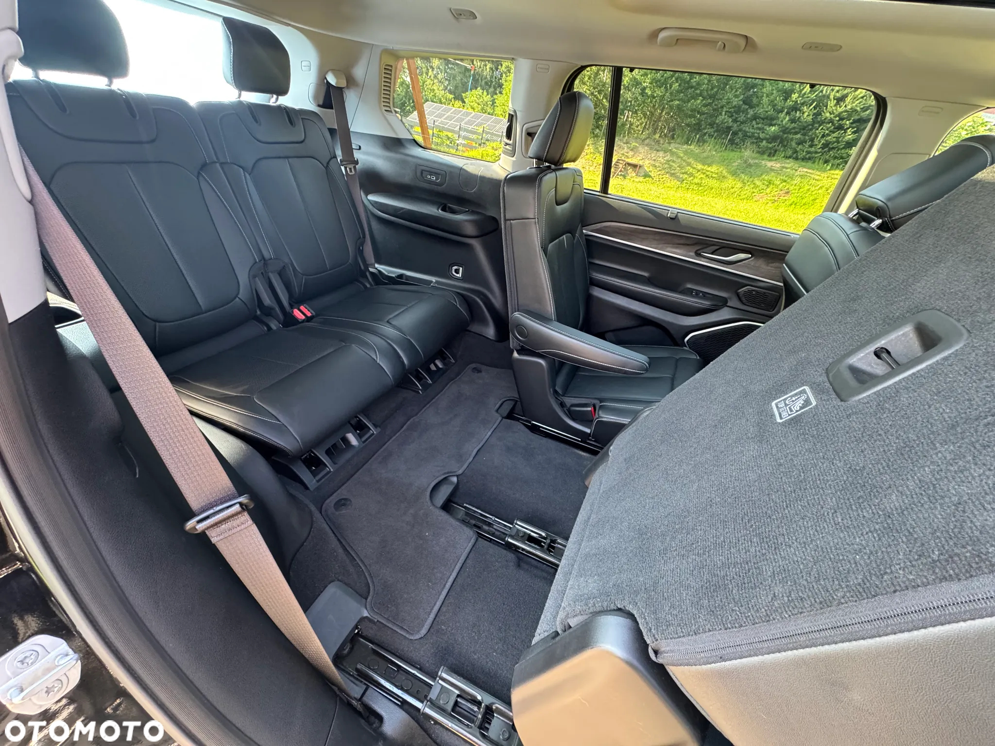 Jeep Grand Cherokee - 22