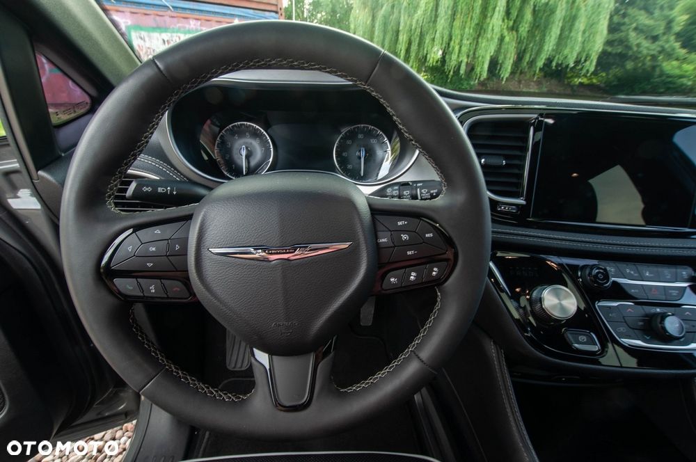 Chrysler Pacifica - 22