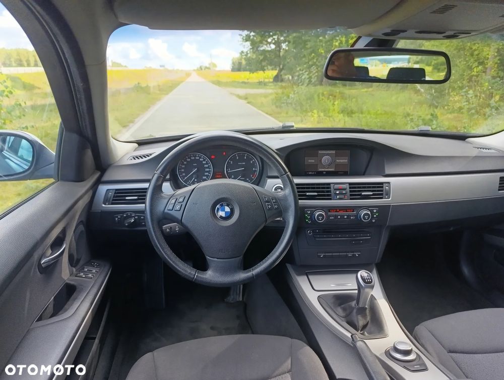 BMW Seria 3 318i - 21