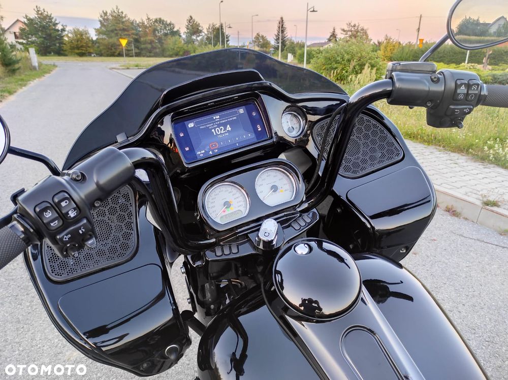 Harley-Davidson Touring Road Glide - 12