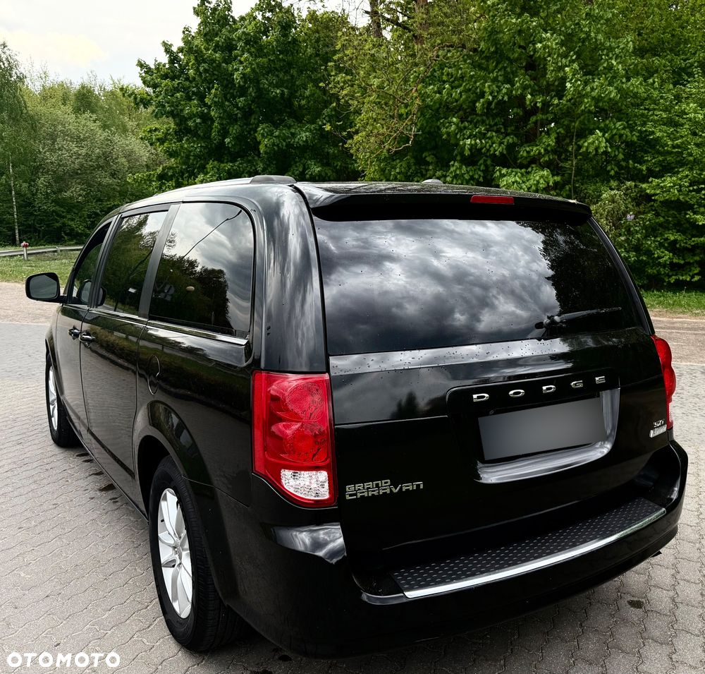 Dodge Grand Caravan - 4