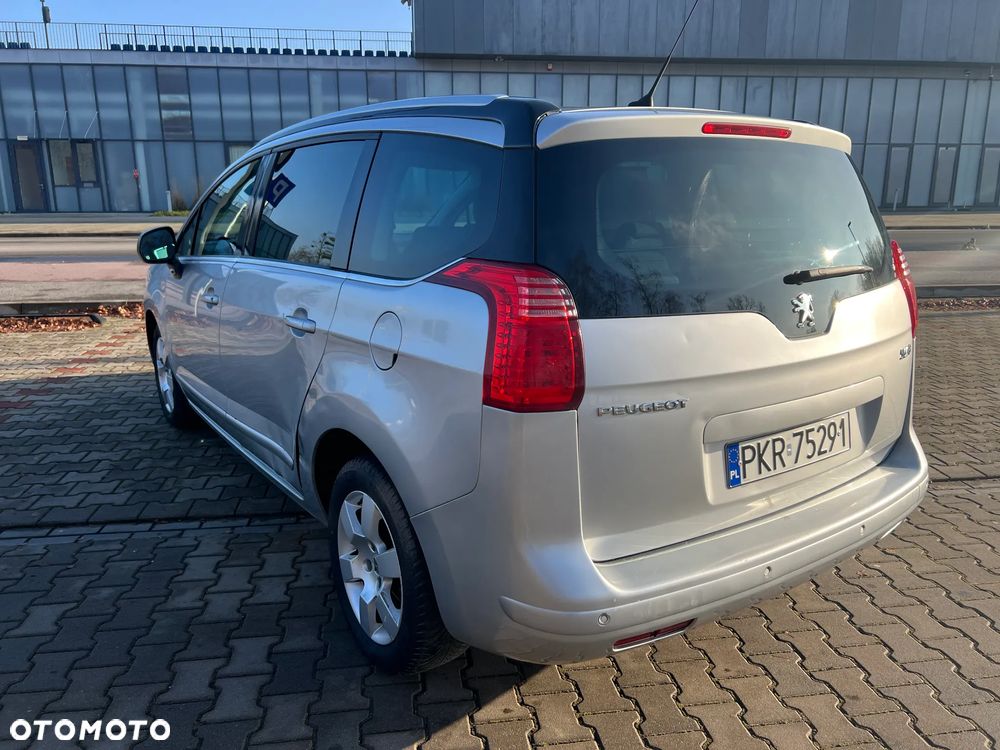 Peugeot 5008 - 8