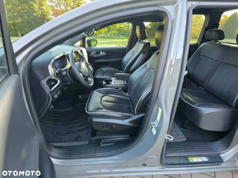Chrysler Pacifica - 21