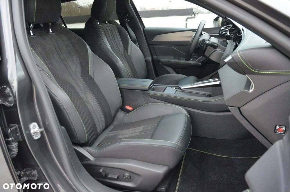 Peugeot 408 1.6 Plug-In Hybrid 225 GT EAT8 - 34