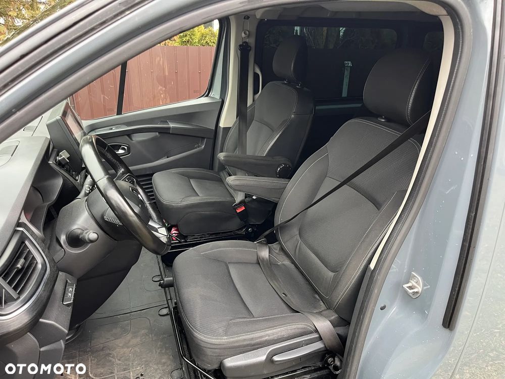 Renault Trafic Grand 2.0 dCi EDC - 11