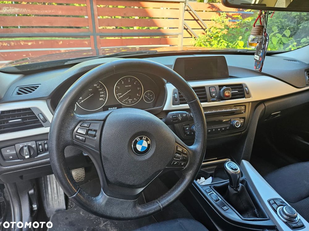 BMW Seria 3 320d xDrive - 4