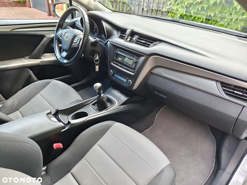 Toyota Avensis 1.8 Premium - 18
