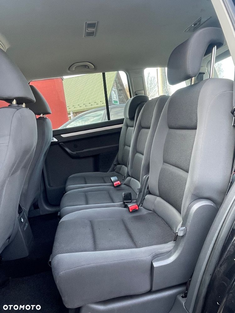 Volkswagen Touran - 9