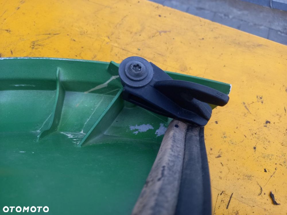 Panel boczny maski lewy przedni John Deere 7280R - 7