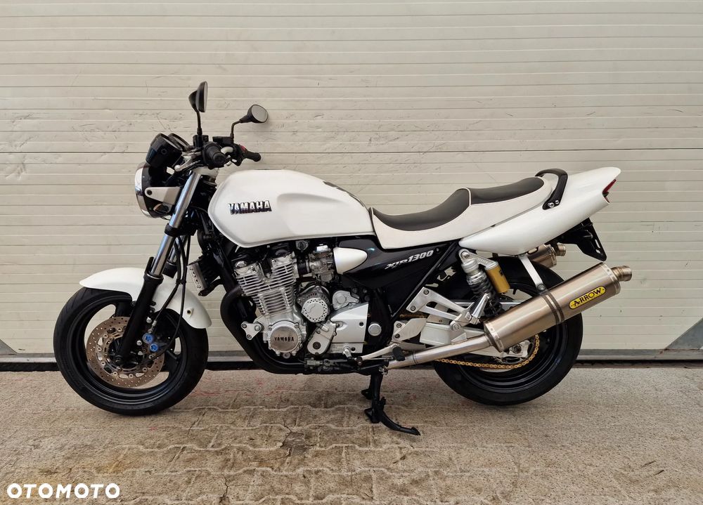 Yamaha XJR - 1